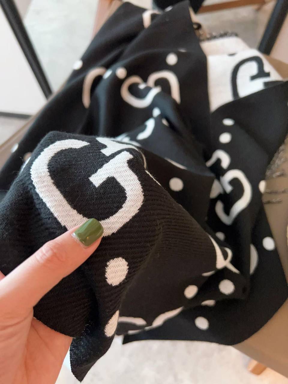 💥Gucci 💥black& of white - Image 3