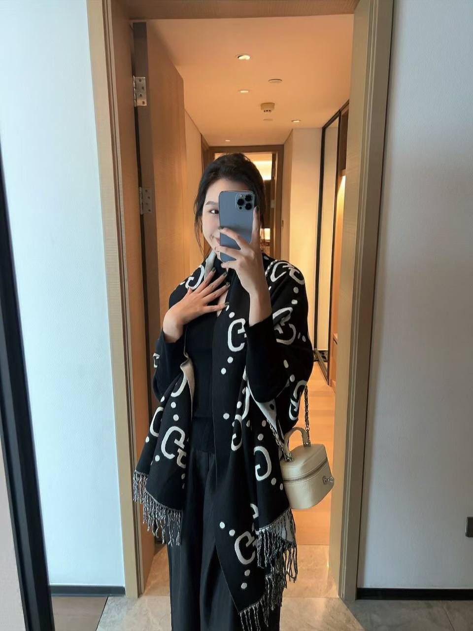 💥Gucci 💥black& of white