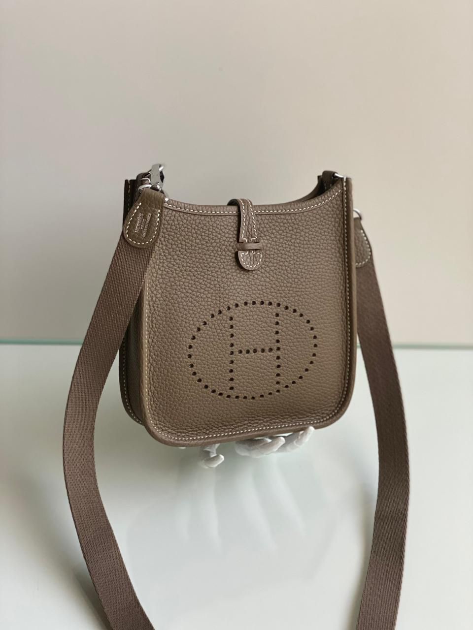 Hermes H etoupe color