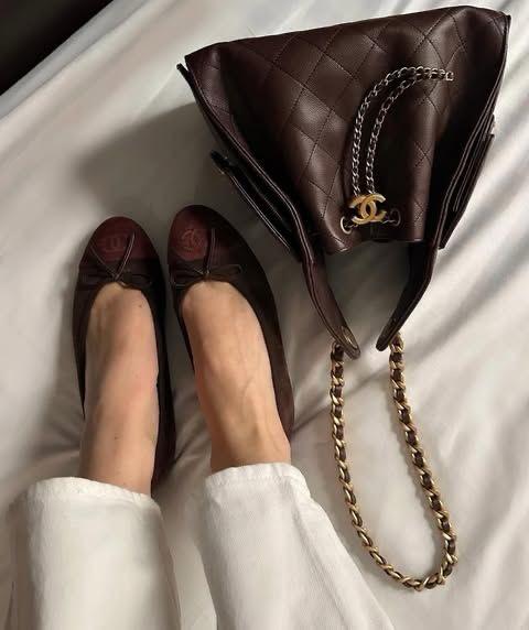 Chanel hobo 25 Brown Medium - Image 3